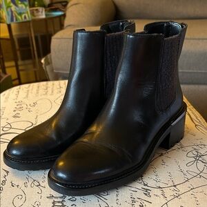 Vince Camuto Kelivena Black Leather Chelsea Bootie Size 7.5 Classic Chic